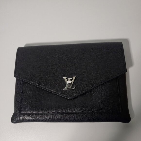 Louis Vuitton My Lock Me Pochette - Picture 4 of 8